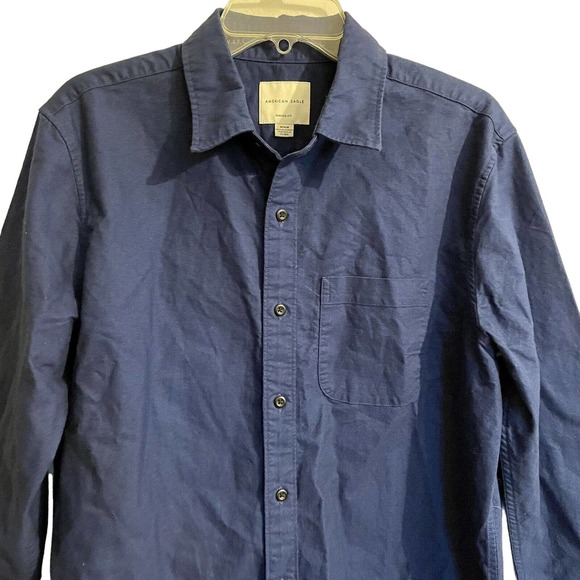 SOLD American Eagle Mens Medium Classic Fit Button Up Shirt Blue Oxford NWT C… - Picture 2 of 10